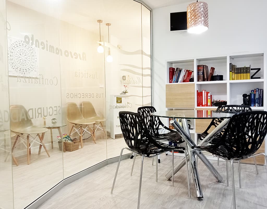 Esperanza del Amo Abogada Elche imagen deslizador despacho 01