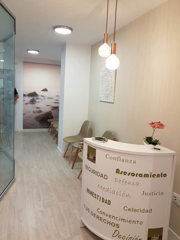 Esperanza del Amo Abogada Elche imagen deslizador despacho 04
